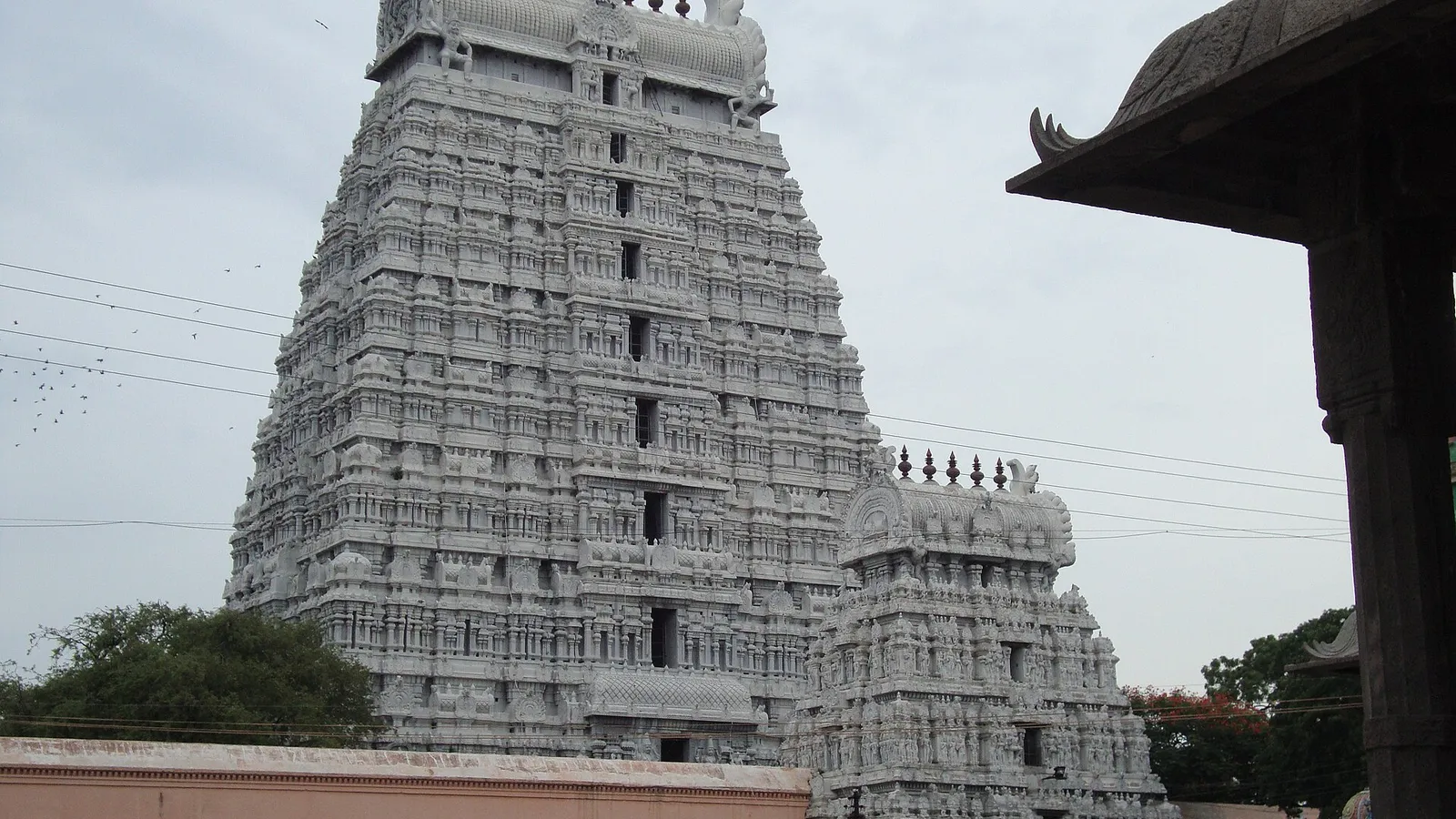 The towering white rajagopuram of Annamalaiyar Temple, Tiruvannamalai